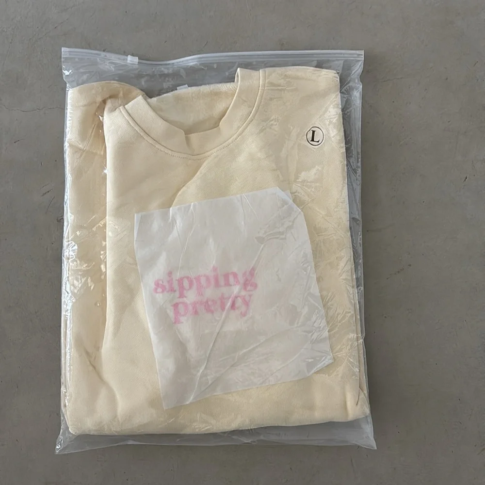 NIB ESW Beauty Sweatshirt / Pullover Sweater